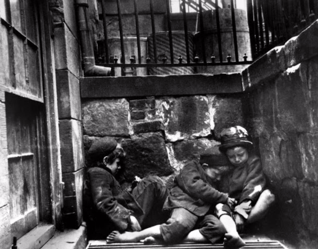 Fotografías de los barrios pobres de Nueva York a finales del siglo XIX 22.jpg