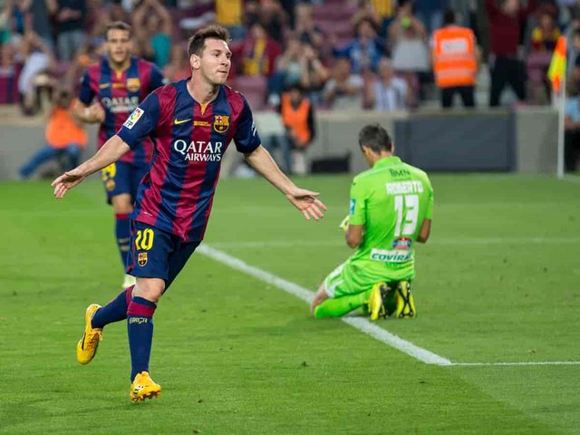 standard_compressed_Leo_Messi_v_Granada_2014.jpg