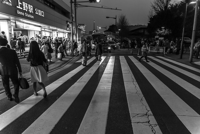 Tokyo street night passadeira bw-4.jpg