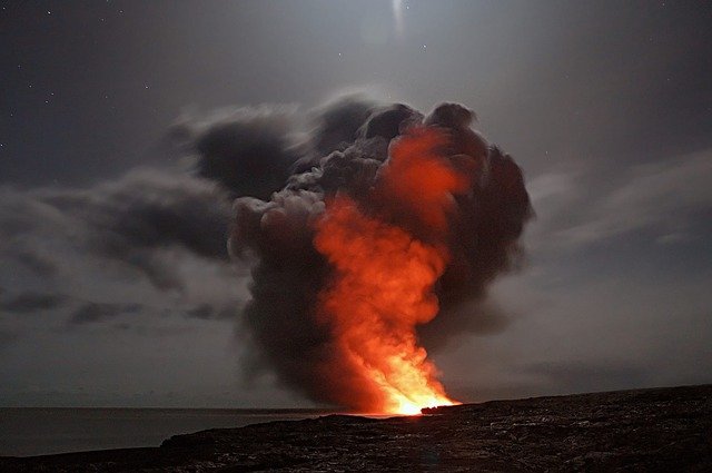 volcano-2262295_640.jpg