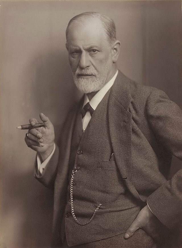 662px-Sigmund_Freud,_by_Max_Halberstadt_(cropped).jpg