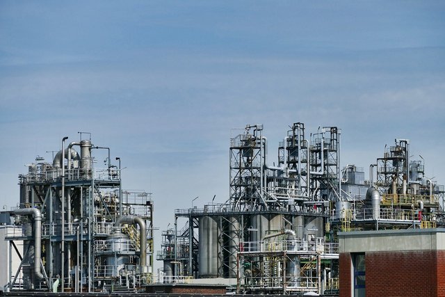 refinery-3613526_1280.jpg