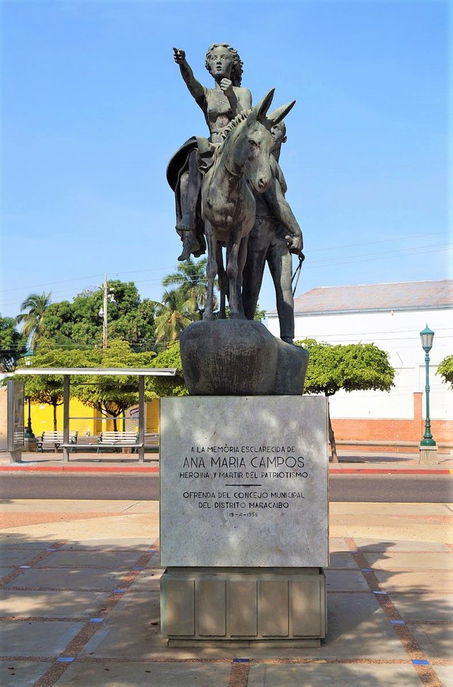 Monumento_Ana_María_Campos.jpg