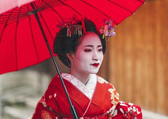 large_kyoto-geisha-shutterstock_548562244_8a713110bd.jpg