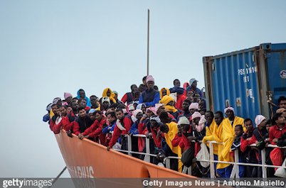 2018-07-19-15-58-20.getty - migranten schip.jpg