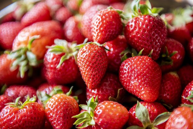 strawberry-5079237_1920.jpg