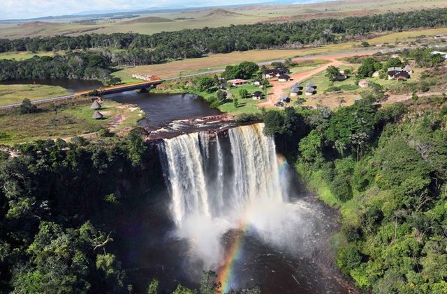 Salto-Kama-Meru-estado-Bolívar.-Foto-Lerry-Cataño-Archivo.jpg