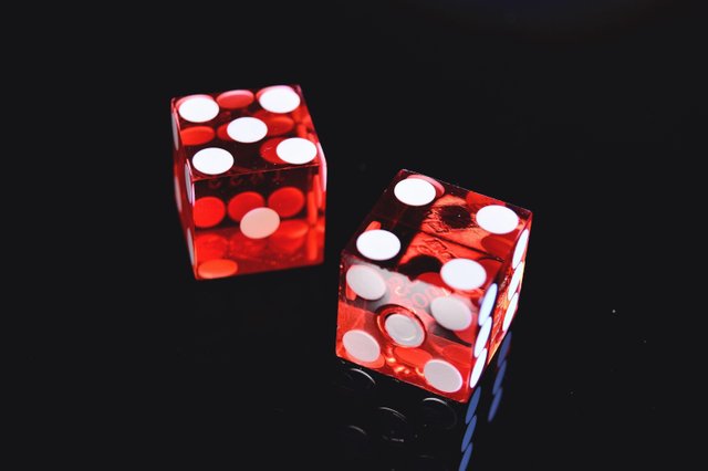 photo-of-two-red-dices-965879.jpg