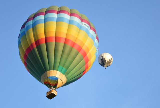 hot-air-balloon-5390487_1280.jpg