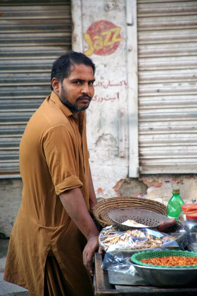 free-photo-of-street-vendor-preparing-fresh-food-by-side-of-road.jpeg