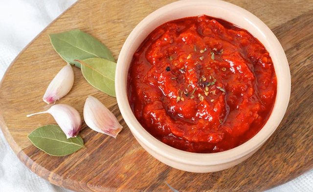 bges8bk_red-chilli-garlic-chutney-_625x300_27_April_23.jpg