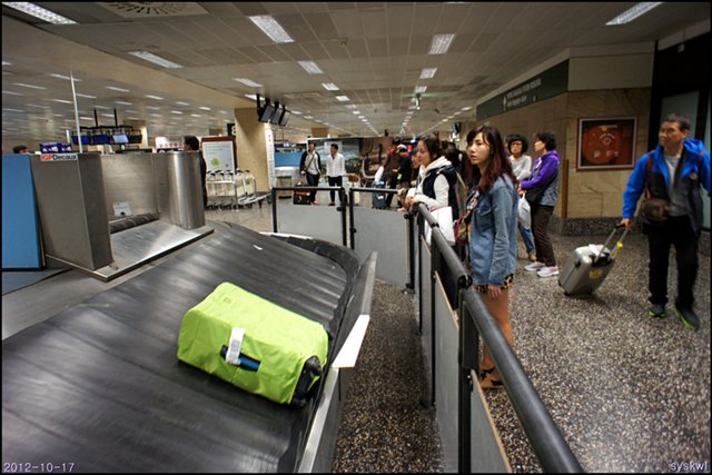 b-EU121017-045345.jpg