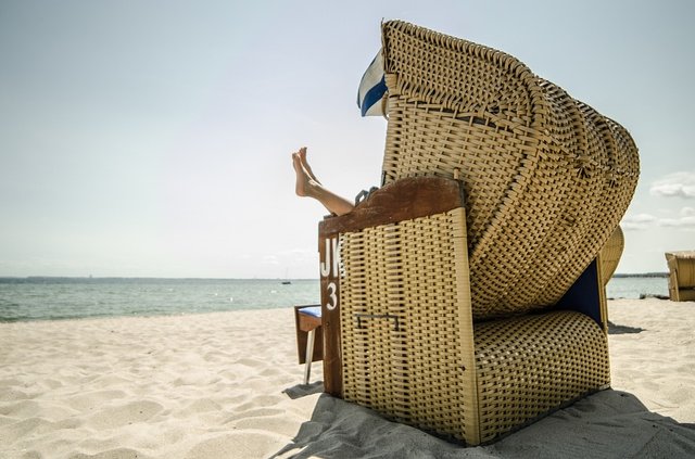 beach-chair-2850856_960_720.jpg