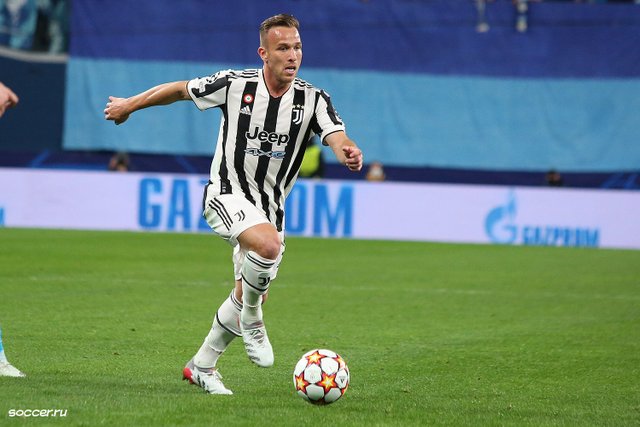 FC_Zenit_Saint_Petersburg_vs._Juventus,_20_October_2021_52.jpg