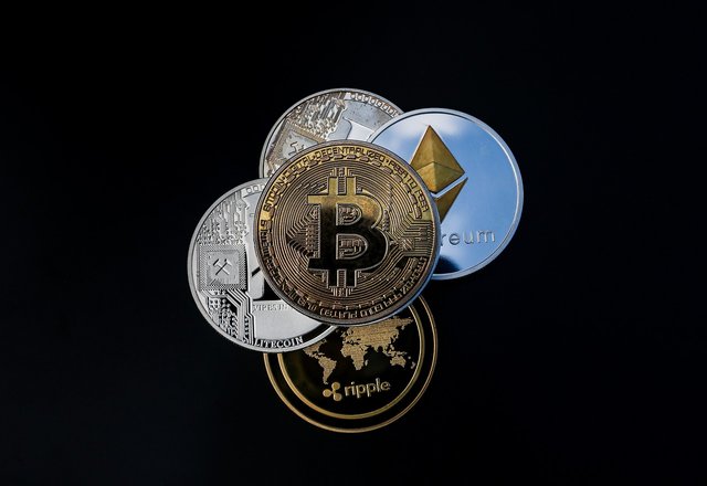 cryptocurrency-g7e85d7649_1280.jpg