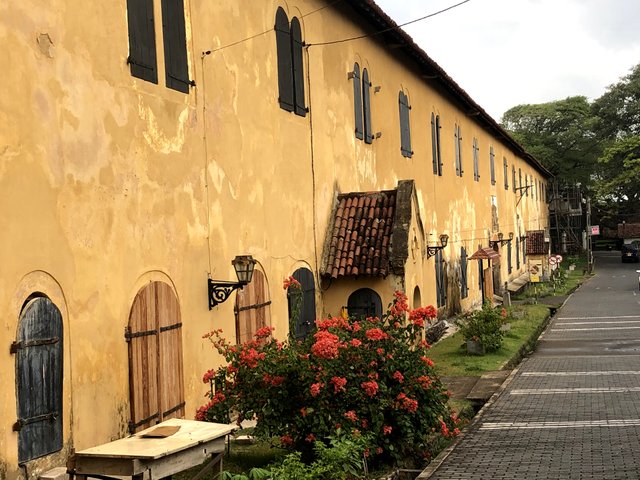 old dutch building fort galle.jpg