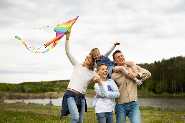 medium-shot-family-with-colorful-kite_23-2148996594.jpg