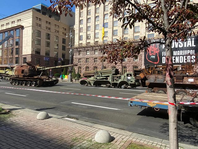 Знищена російська техніка 2 виставка на Хрещатику.jpg