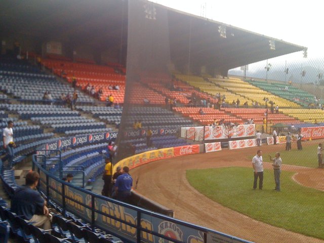 Estadio_Universitario_de_Beisbol_Caracas_UCV_Venezuela_10.jpg