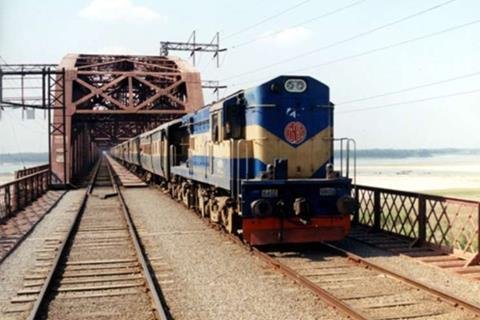 35123_tn_bd-br-train-bridge_crop.jpg