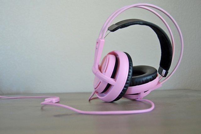 headphones-814055_1280.jpg