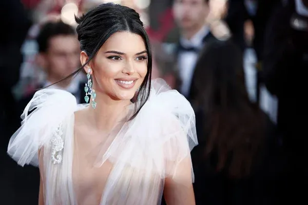 depositphotos_384054726-stock-photo-cannes-france-may-kendall-jenner.jpg