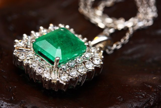 Green diamonds.jpg