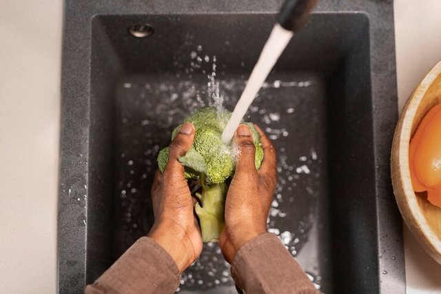 top-view-hands-washing-broccoli_23-2149722311.jpg