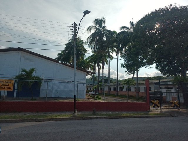 Calle frente a zona militar.jpg