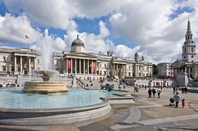 Trafalgar_Square,_London_2_-_Jun_2009.jpg