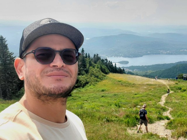 vue de haut sommet des Laurentides.jpg