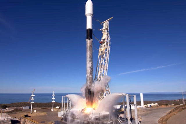 falcon_9_launch.2e16d0ba.fill-735x490.png