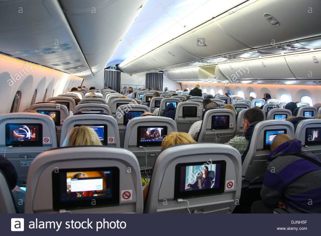 interior-of-a-boeing-787-dreamliner-thompson-airways-aircraft-showing-DJNH5F.jpg