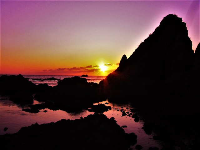 645 sunset at the lovers rocks (34).jpg