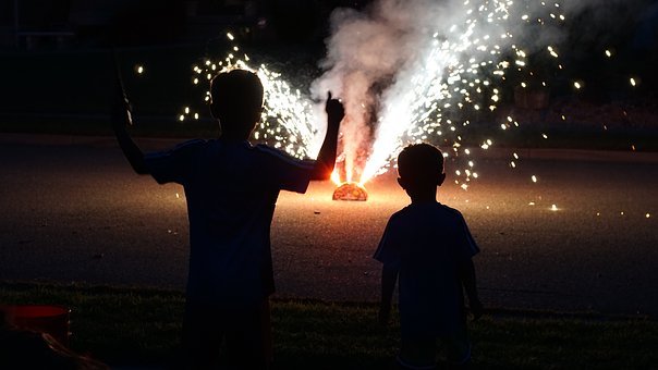 fireworks-2678425__340.jpg