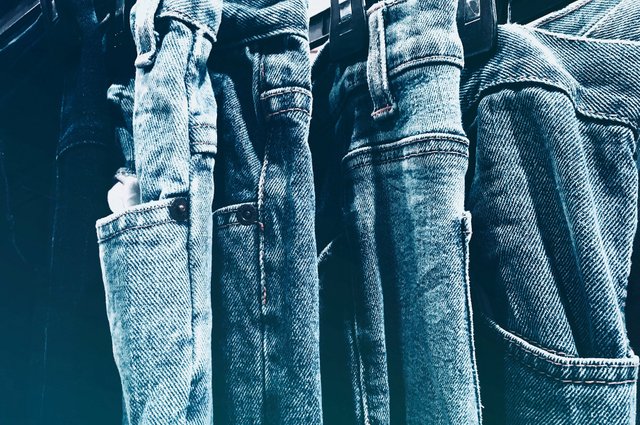blue-jeans-close-up-cloth-603022.jpg