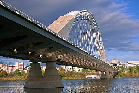 448px-Puente_Lusitania_sobre_el_río_Guadiana,_Mérida.jpg