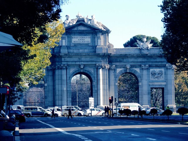 Puerta de Alcalá (2).jpg