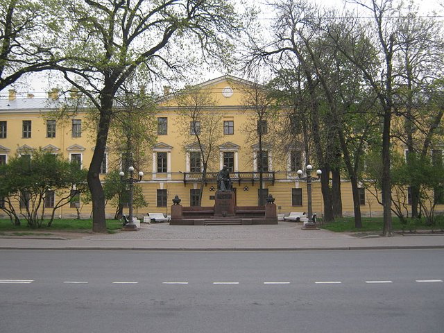 Kavalry_Nikolaevsky_school_(fasad).JPG