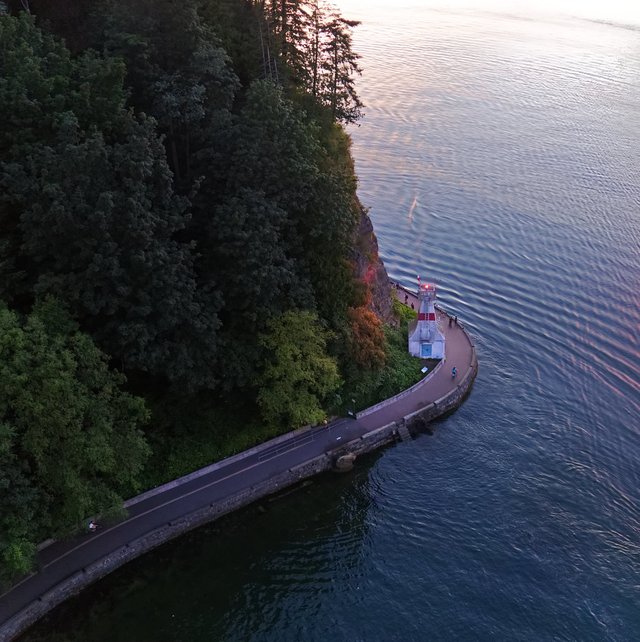 20160725-211601-vancouver-stanley-park-seawall-from-above-1200.jpg