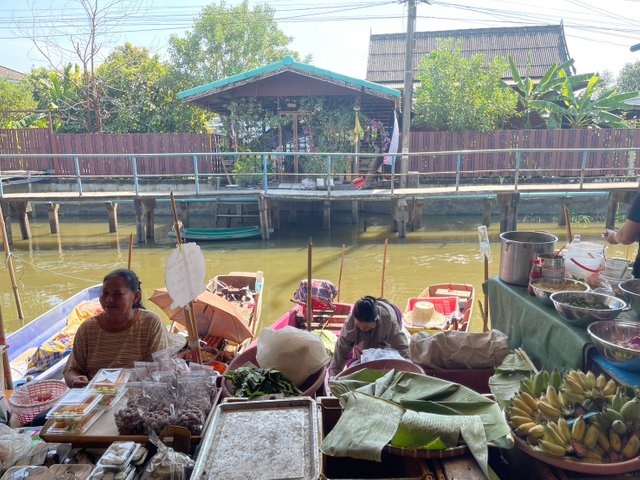 Wat Takien Floating Market9.jpg