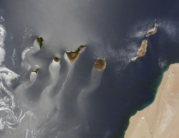 Canarias desde el satelite.jpg