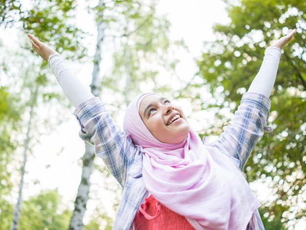 beautiful-muslim-arab-girl-happy-in-nature_21730-695.jpg