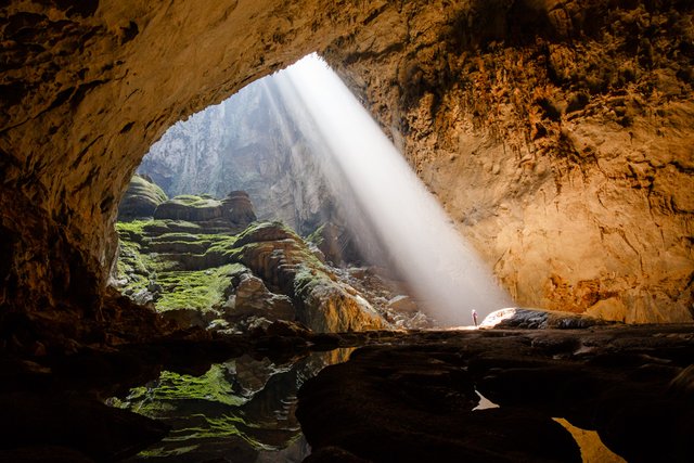 Hang-Son-Doong-Cave-Sunbeam.jpg