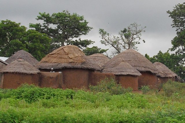 Mud_and_thatch_house.jpeg