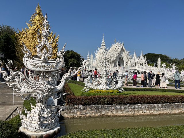 Wat Rong Khun1.jpg