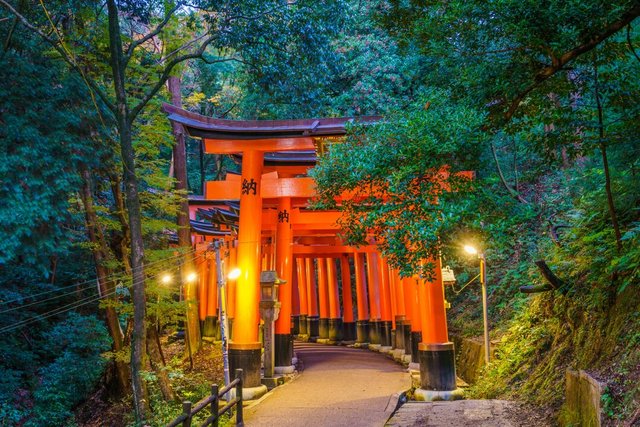 red-tori-gate-fushimi-inari-shrine-temple-kyoto-japan_1232-2279.jpg