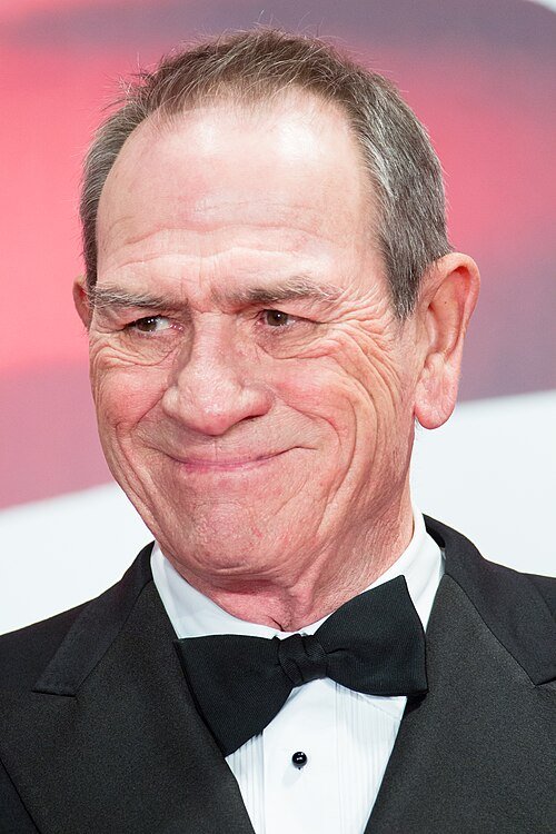 Tommy_Lee_Jones_the_Jury_President_at_Opening_Ceremony_of_the_Tokyo_International_Film_Festival_2017_(25332220247).jpg