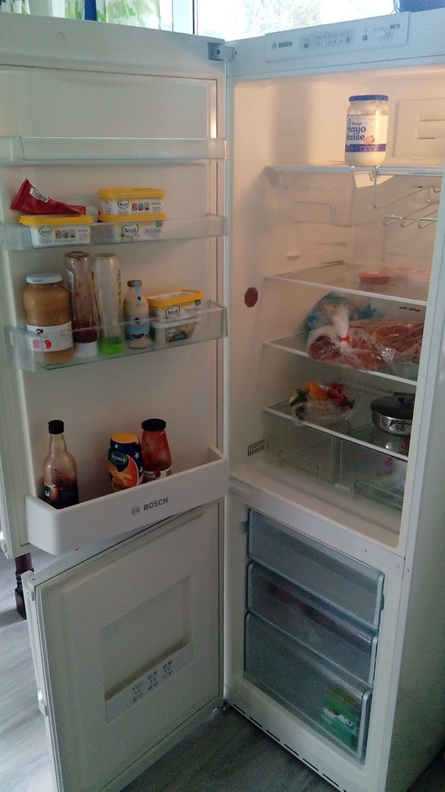 Bosch_Electronic_no_frost_fridge_freezer_(2019)_05.jpg