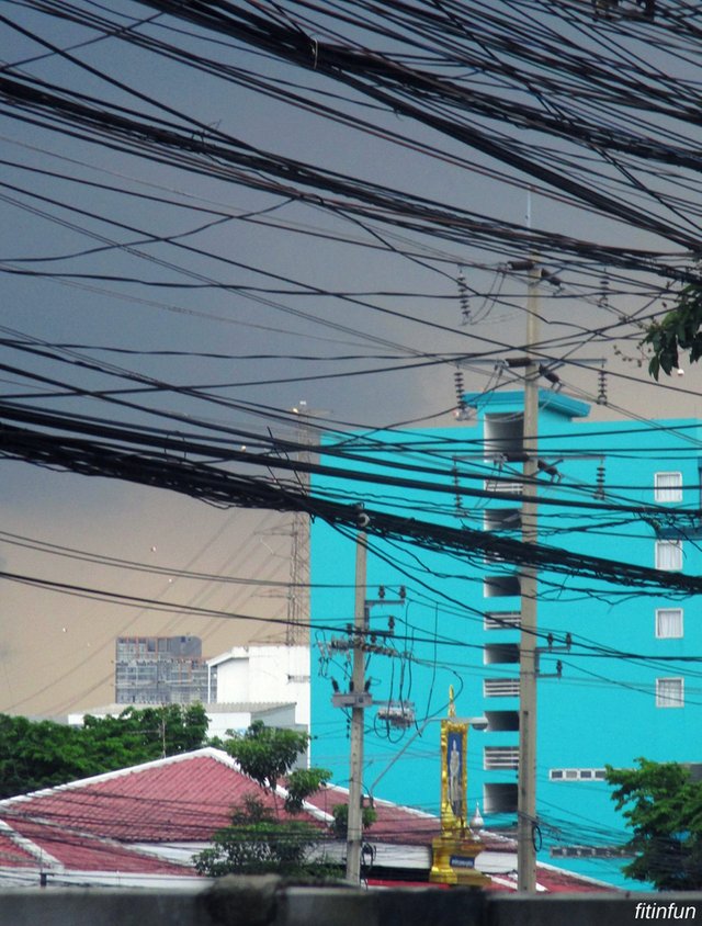 A Storm Coming Wires Bangkok Thailand fitinfun.jpg